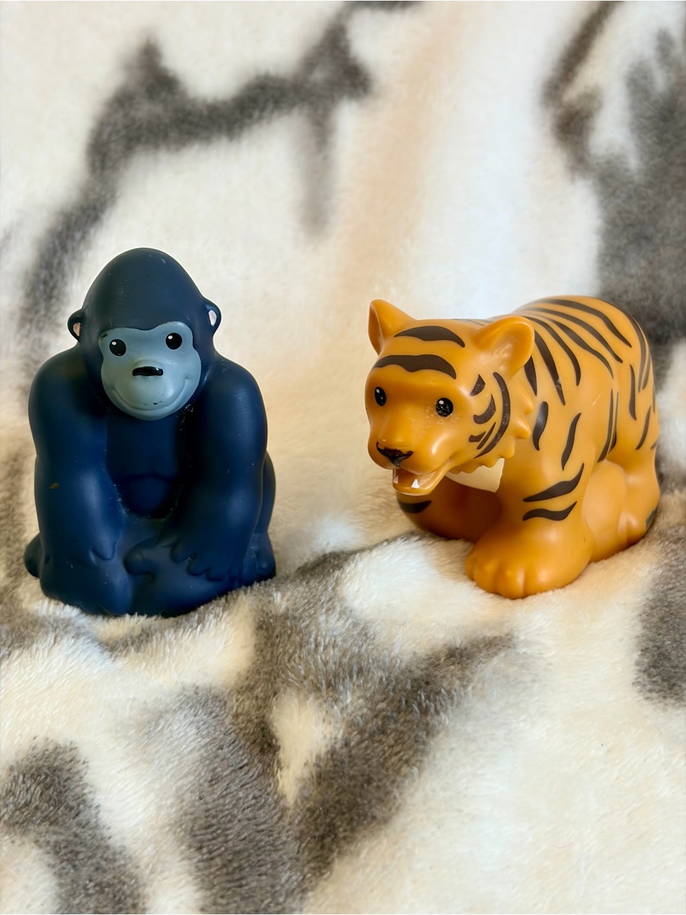 2012 Fisher-Price Little People “Zoo Talkers”Gorilla/Tiger Interactive Figures